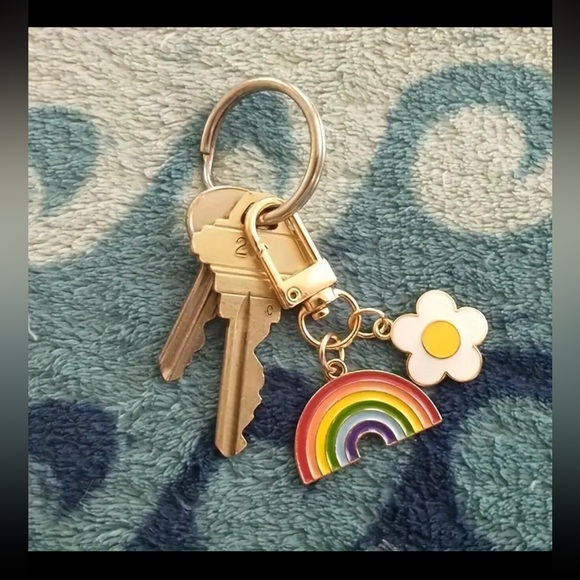 NWT Rainbonw Flower Charm Keychain - Picture 2 of 2